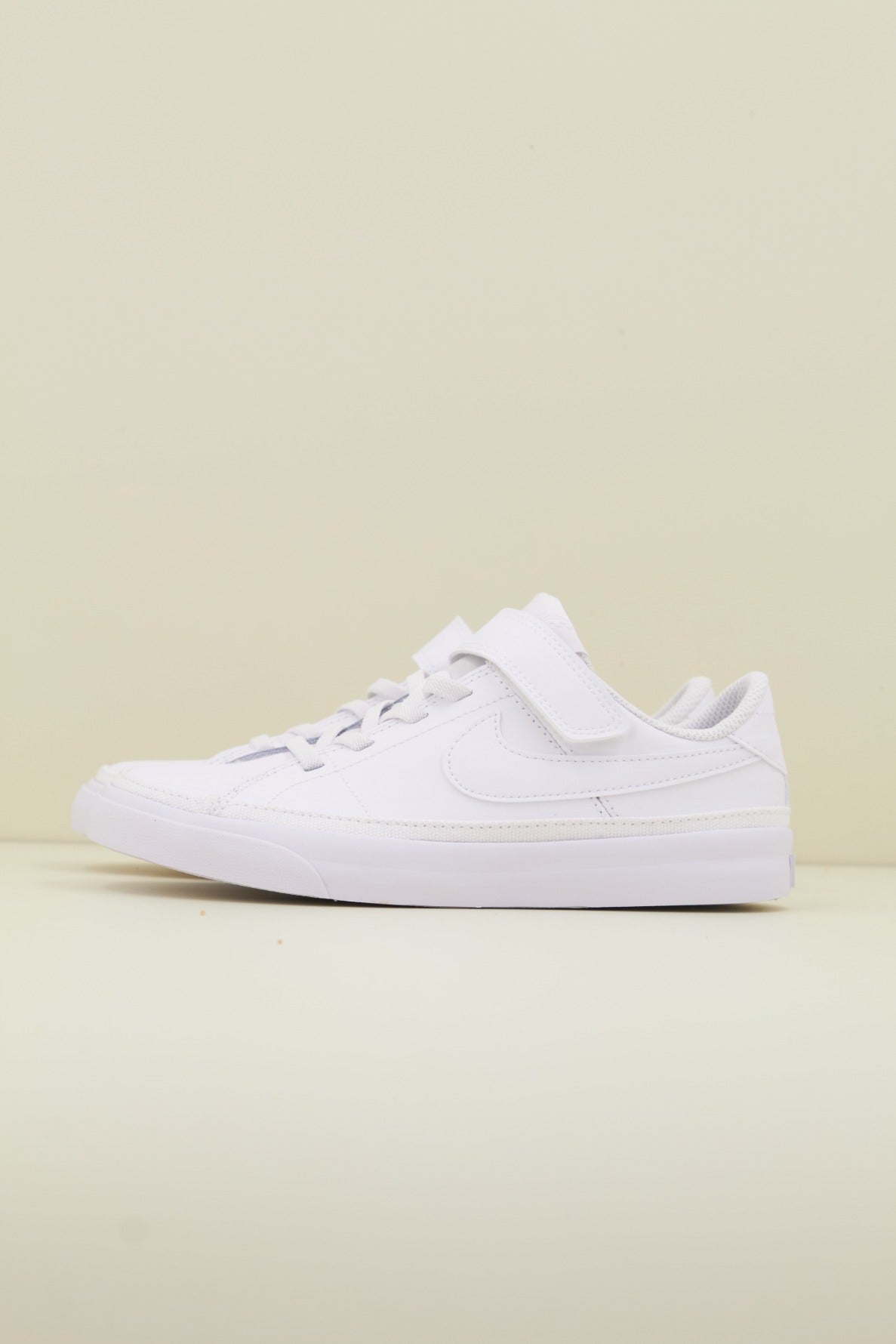 NIKE COURT LEGACY PSV en color BLANCO  (1)