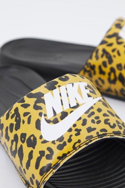 NIKE NIKE VICTORI ONE SLIDE  en color ANIMAL PRINT  (4)