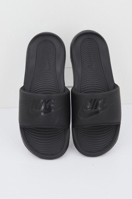 NIKE WMNS VICTORI ONE SLIDE en color NEGRO  (1)