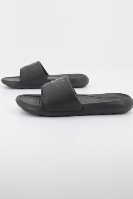 NIKE WMNS VICTORI ONE SLIDE en color NEGRO  (3)