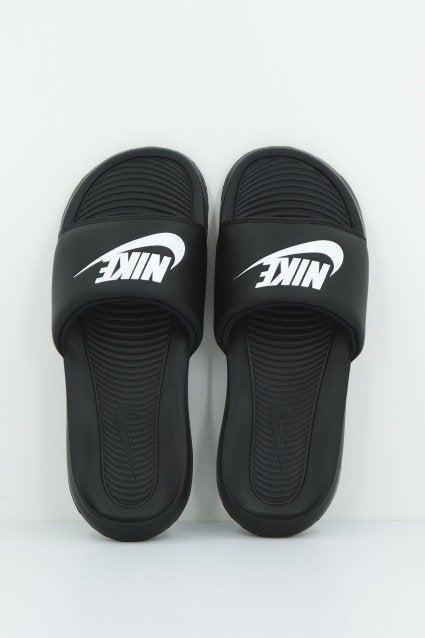 NIKE WMNS VICTORI ONE SLIDE en color NEGRO  (1)