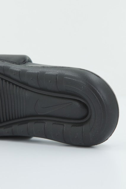 NIKE WMNS VICTORI ONE SLIDE en color NEGRO  (4)