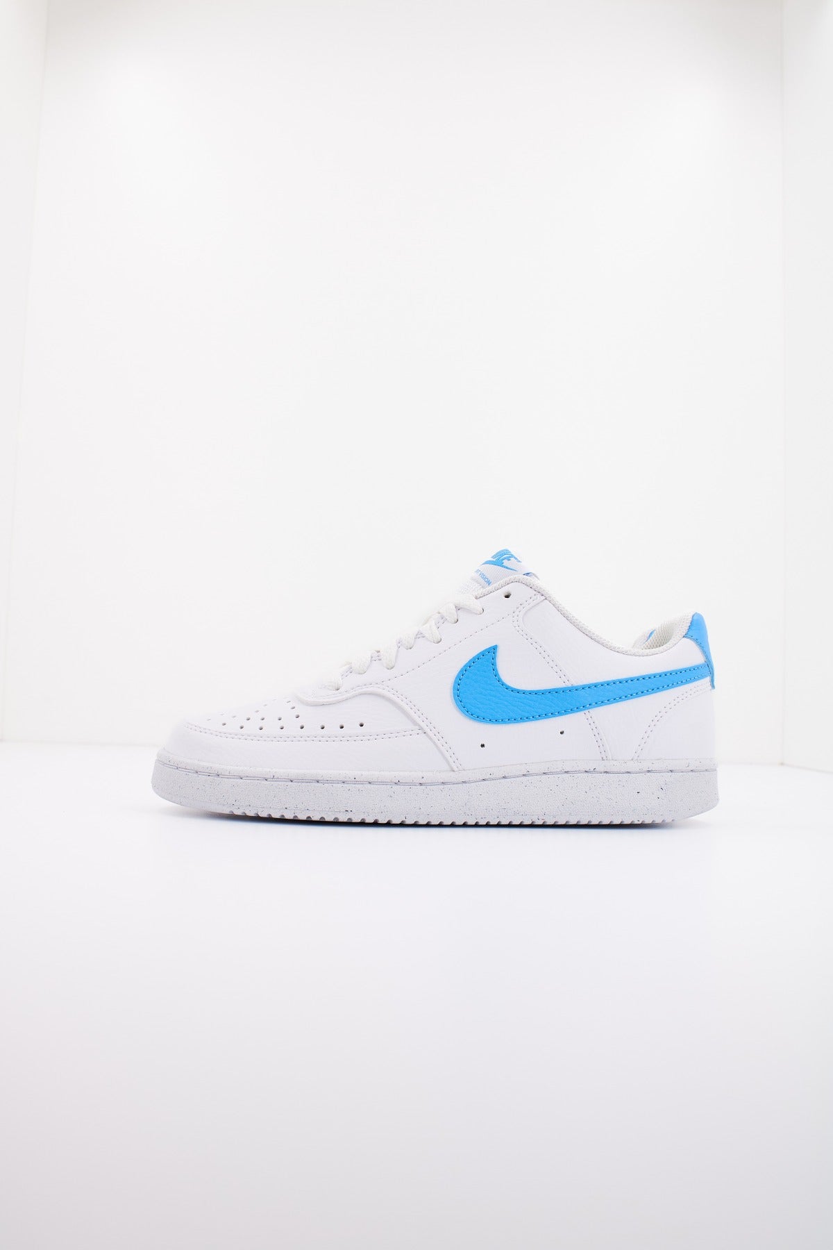 NIKE COURT VISION LOW BE WOM en color BLANCO  (1)