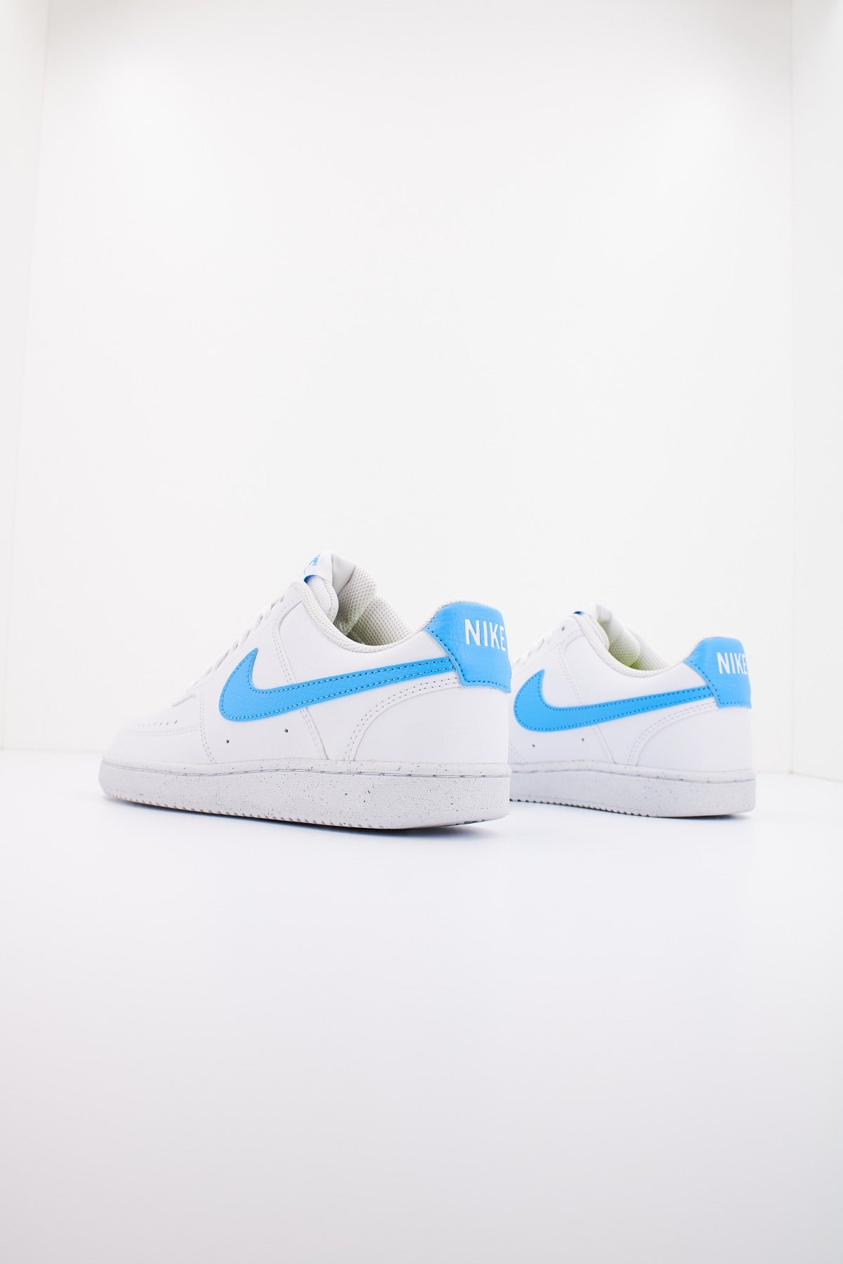 NIKE COURT VISION LOW BE WOM en color BLANCO  (3)