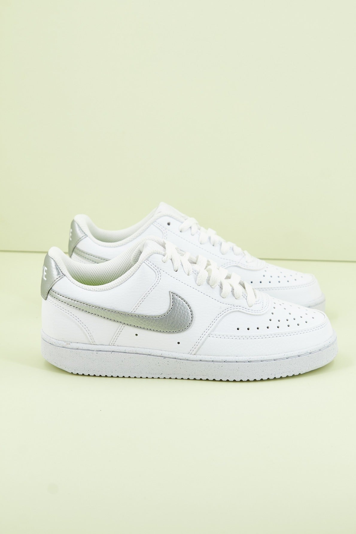 NIKE COURT VISION LOW BE WOM en color BLANCO  (1)