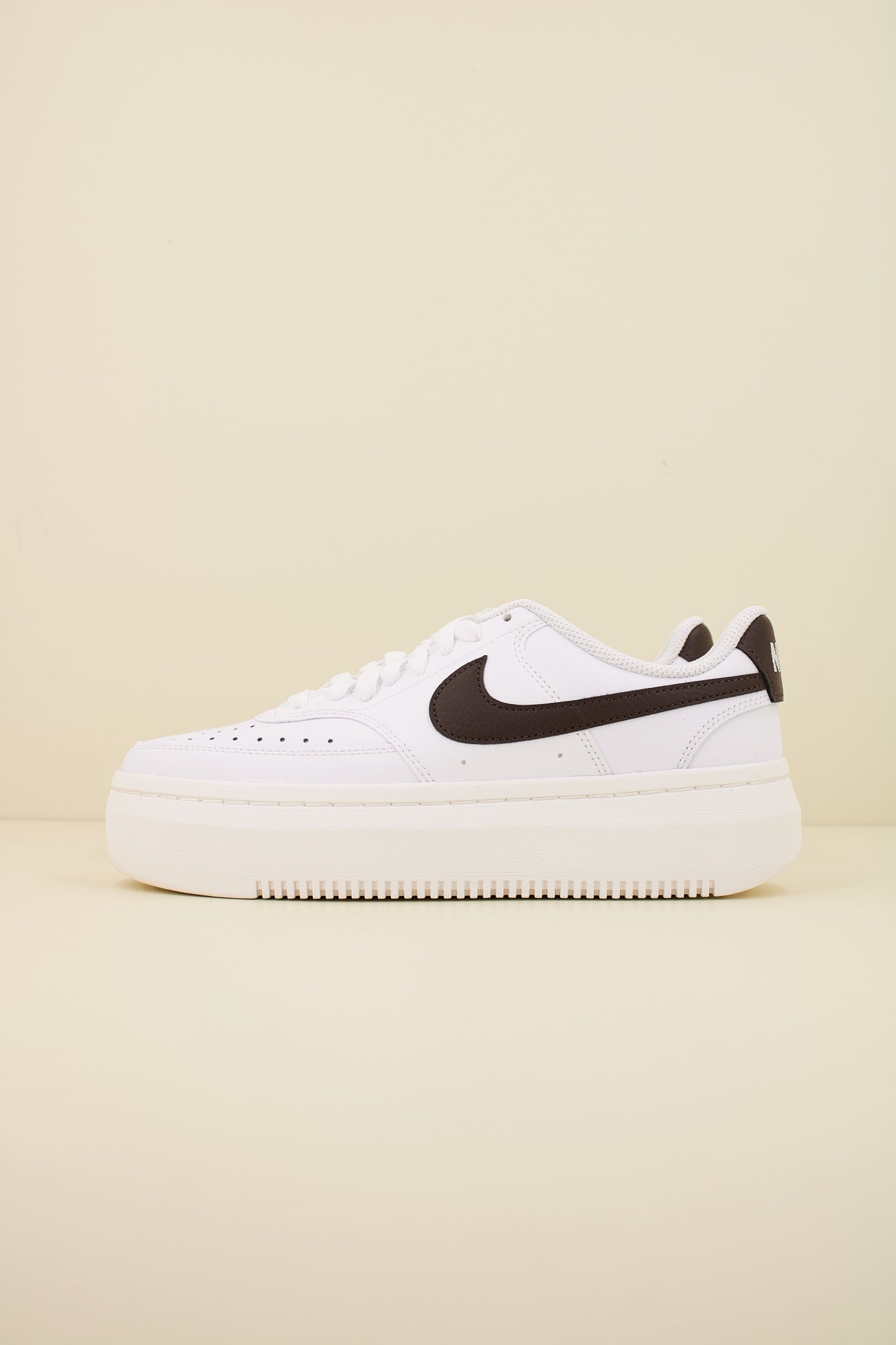 NIKE COURT VISION ALTA en color BLANCO  (1)