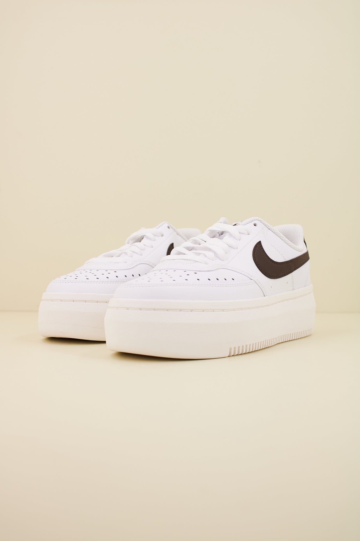 NIKE COURT VISION ALTA en color BLANCO  (2)