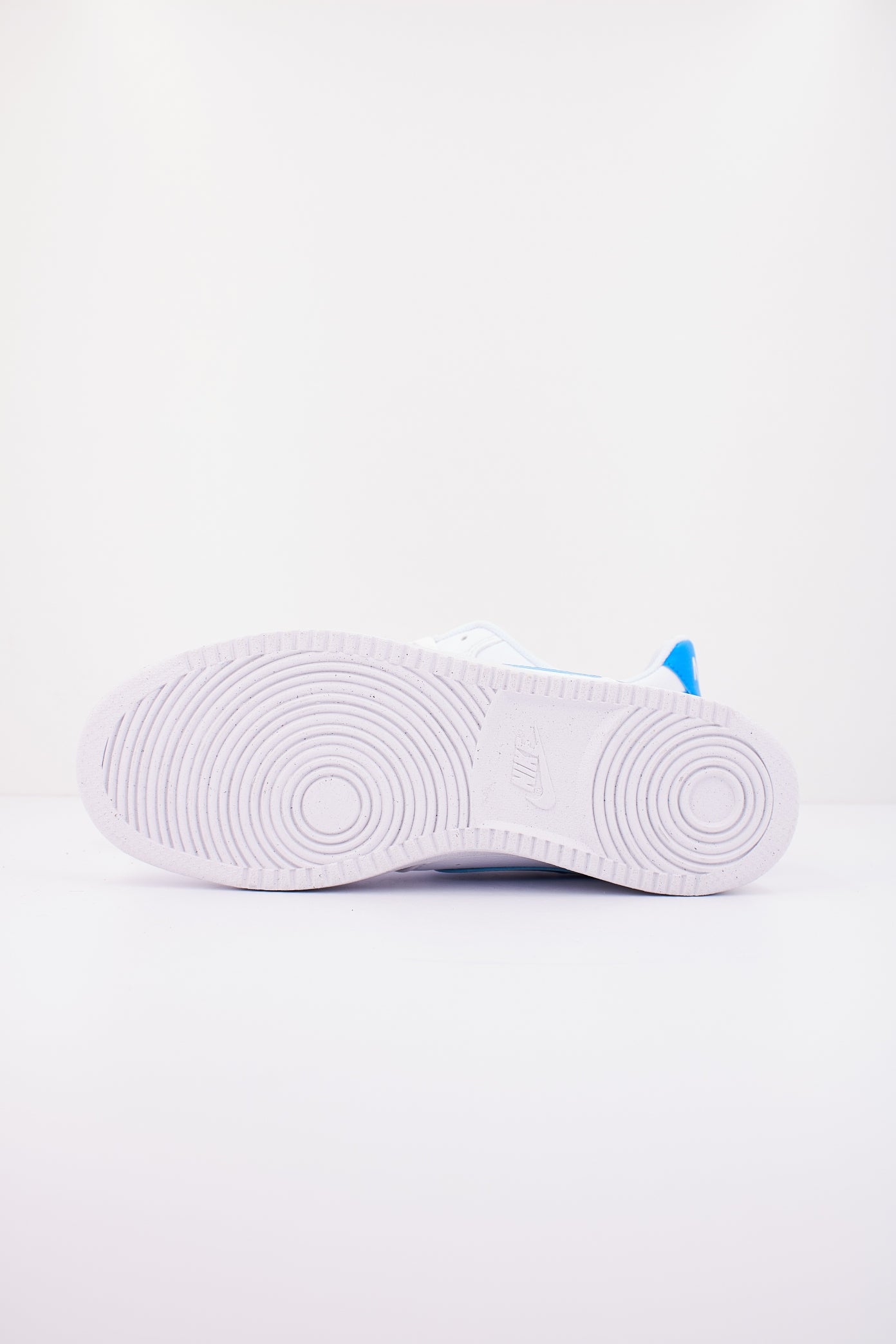 NIKE VISION LOW NEXT NATURE en color BLANCO  (4)