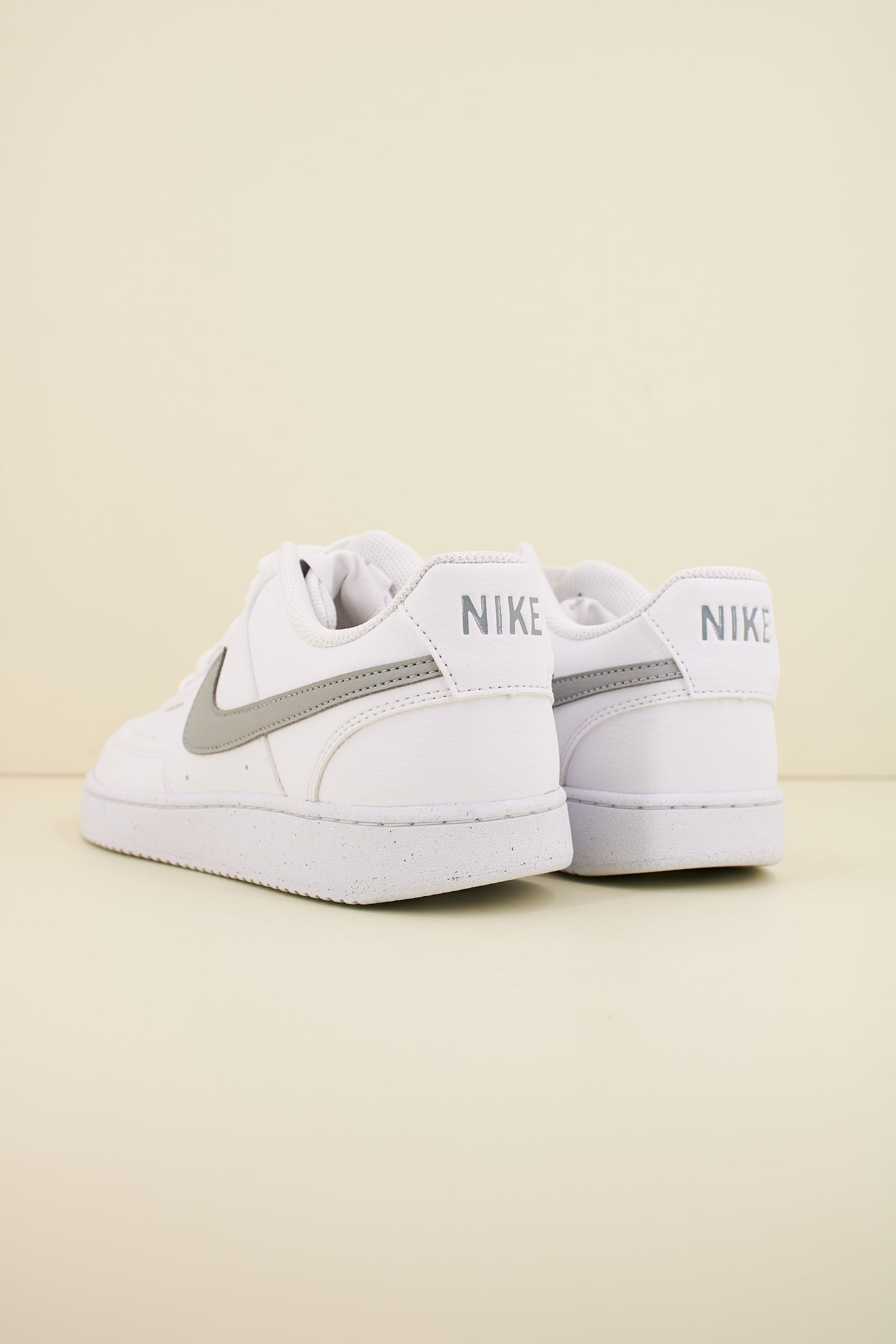 NIKE VISION LOW NEXT NATURE en color BLANCO  (3)