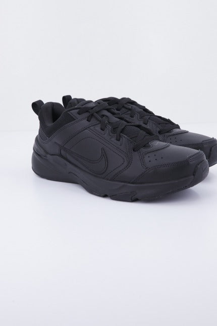 NIKE DEFYALLDAY en color NEGRO  (1)