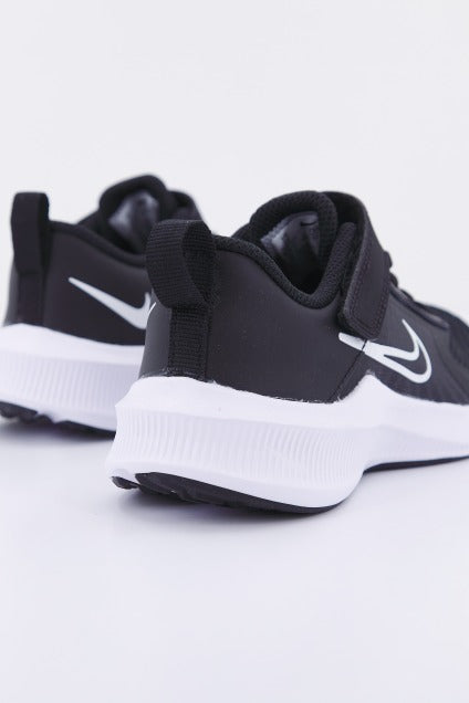 NIKE DOWNSHIFTER  LITTLE en color NEGRO  (3)