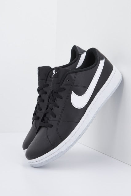 NIKE COURT ROYALE  en color NEGRO  (1)