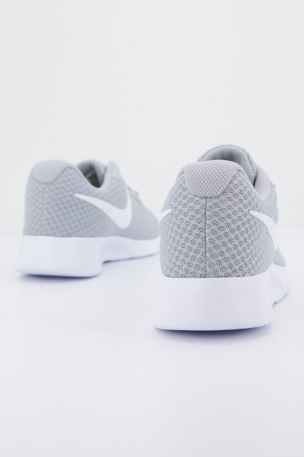 NIKE TANJUN en color GRIS  (3)