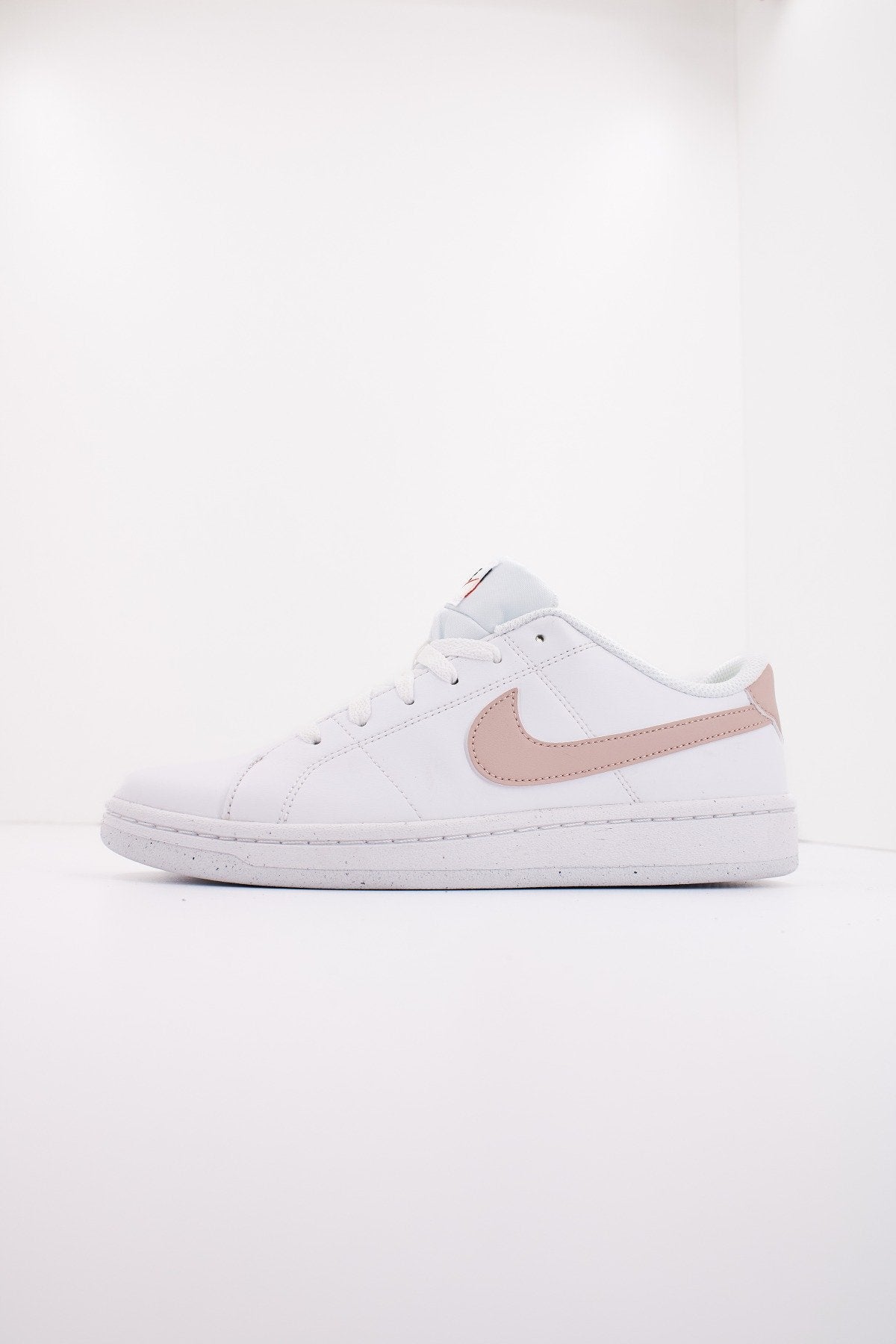 NIKE COURT ROYALE  en color BLANCO  (1)