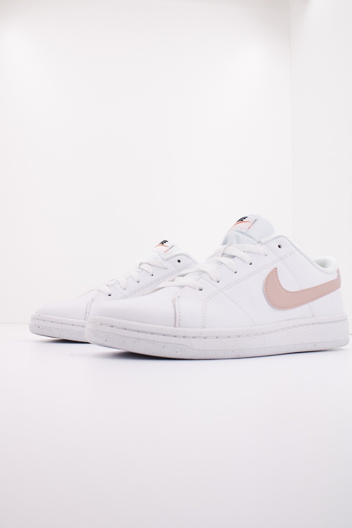 NIKE COURT ROYALE  en color BLANCO  (2)