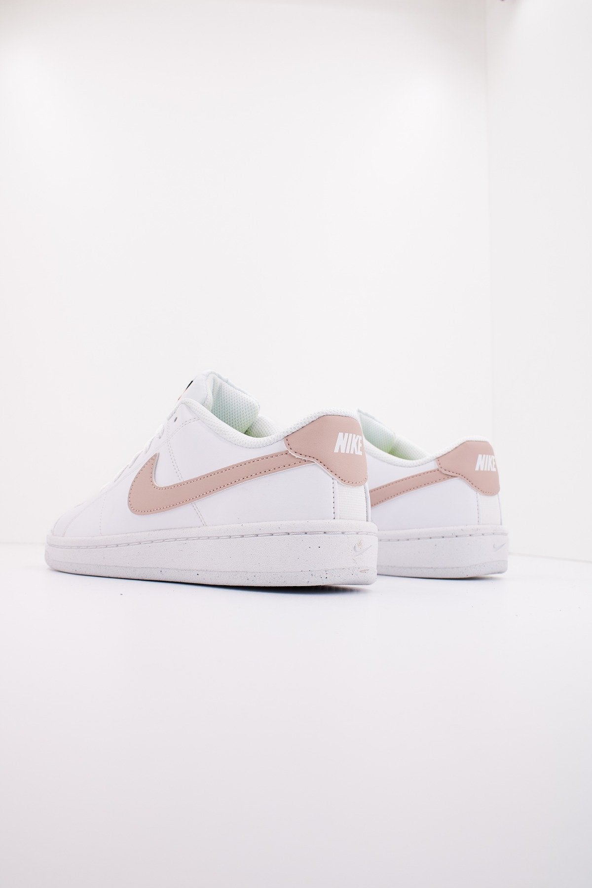 NIKE COURT ROYALE  en color BLANCO  (3)