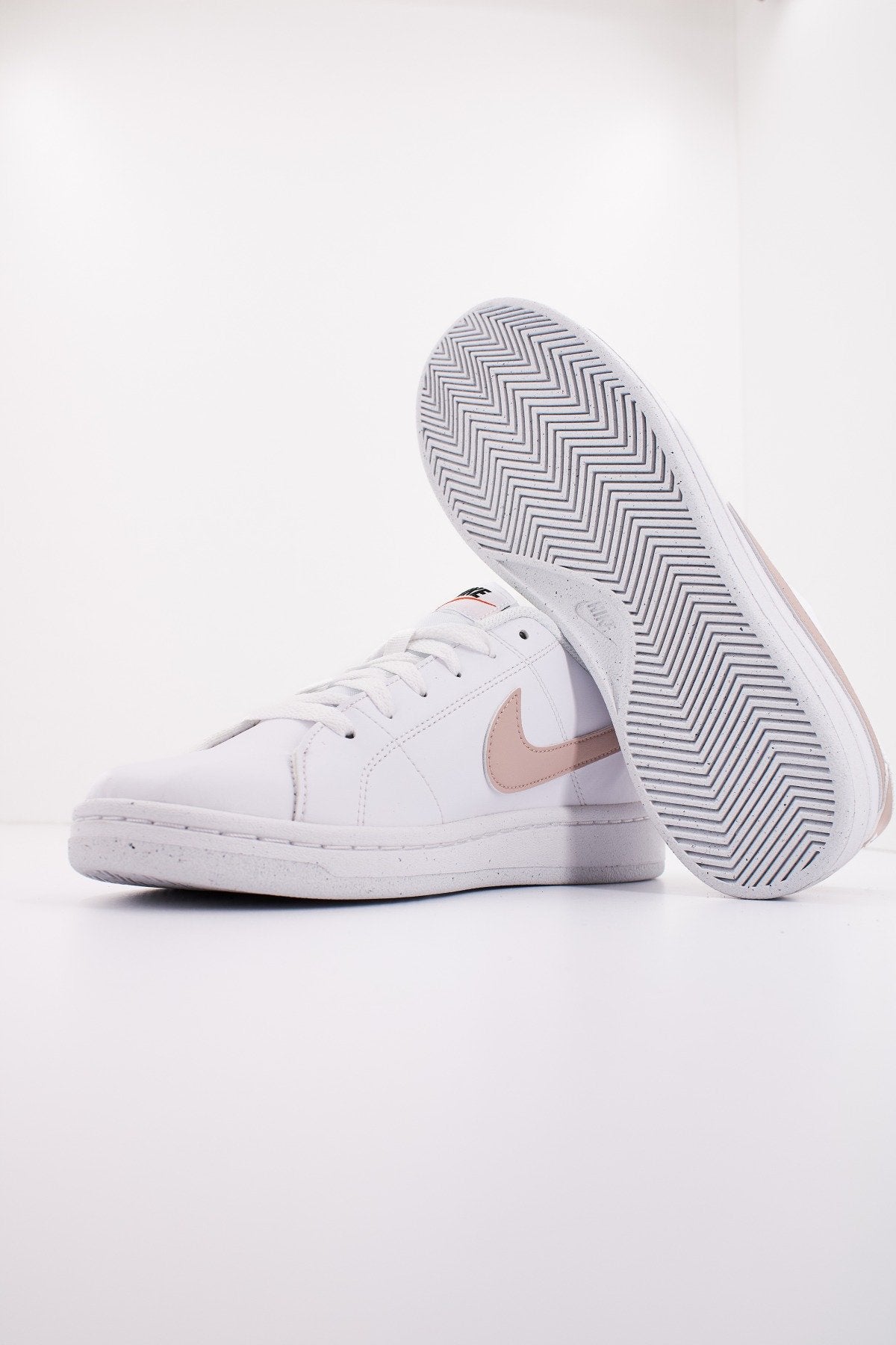 NIKE COURT ROYALE  en color BLANCO  (4)