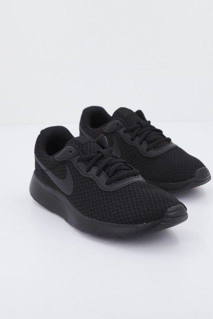 NIKE  TANJUN  en color NEGRO  (2)