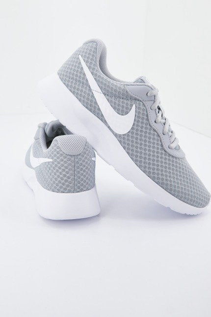 NIKE TANJUN  en color GRIS  (3)