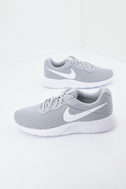 NIKE TANJUN  en color GRIS  (4)