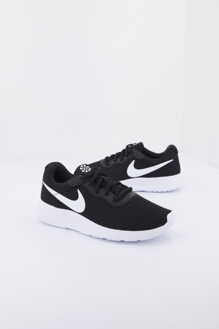 NIKE TANJUN en color NEGRO  (1)