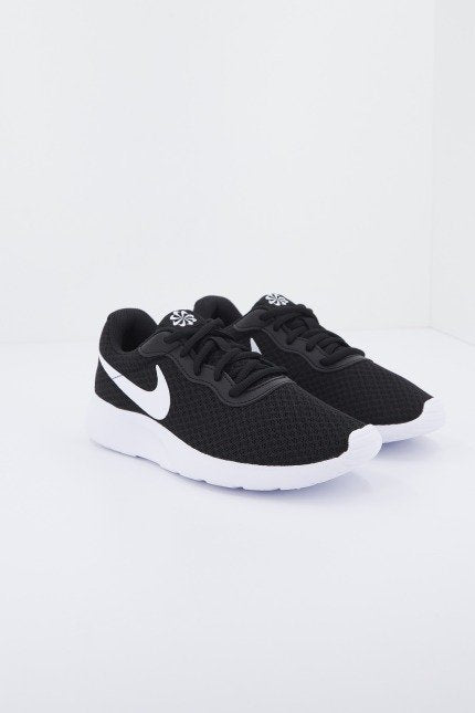 NIKE TANJUN en color NEGRO  (2)