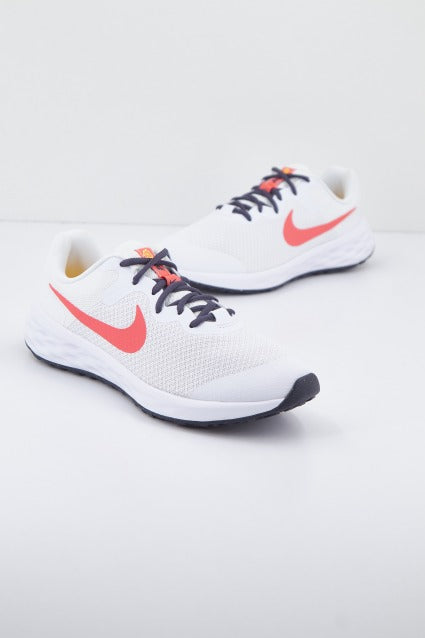 NIKE REVOLUTION  BIG KIDS' en color BLANCO  (1)