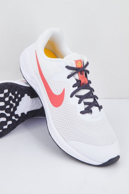 NIKE REVOLUTION  BIG KIDS' en color BLANCO  (2)