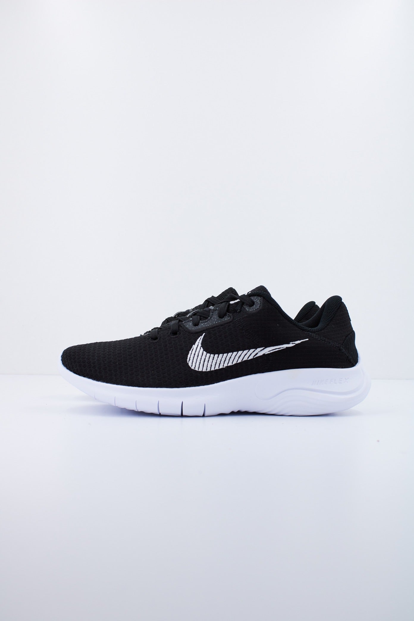 NIKE FLEX EXPERIENCE RUN  en color NEGRO  (1)