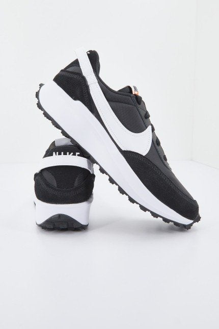 NIKE WAFFLE DEBUT WOMEN'S SH en color NEGRO  (2)