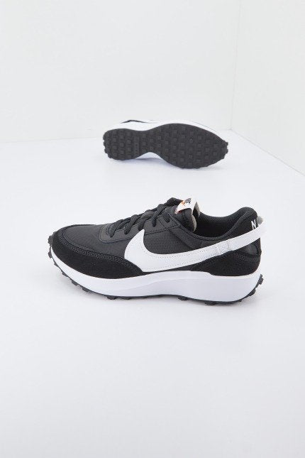 NIKE WAFFLE DEBUT WOMEN'S SH en color NEGRO  (4)