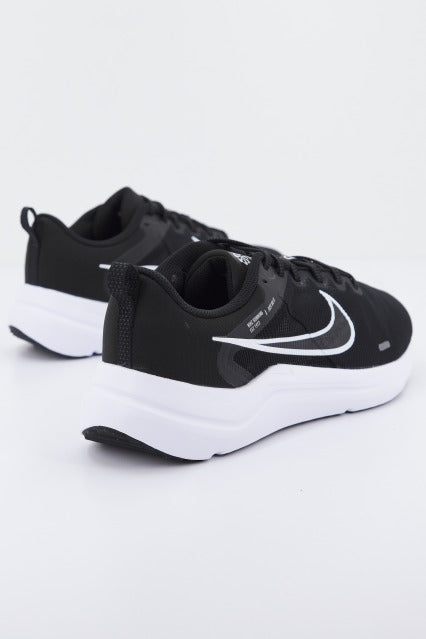 NIKE DOWNSHIFTER  C/O en color NEGRO  (3)