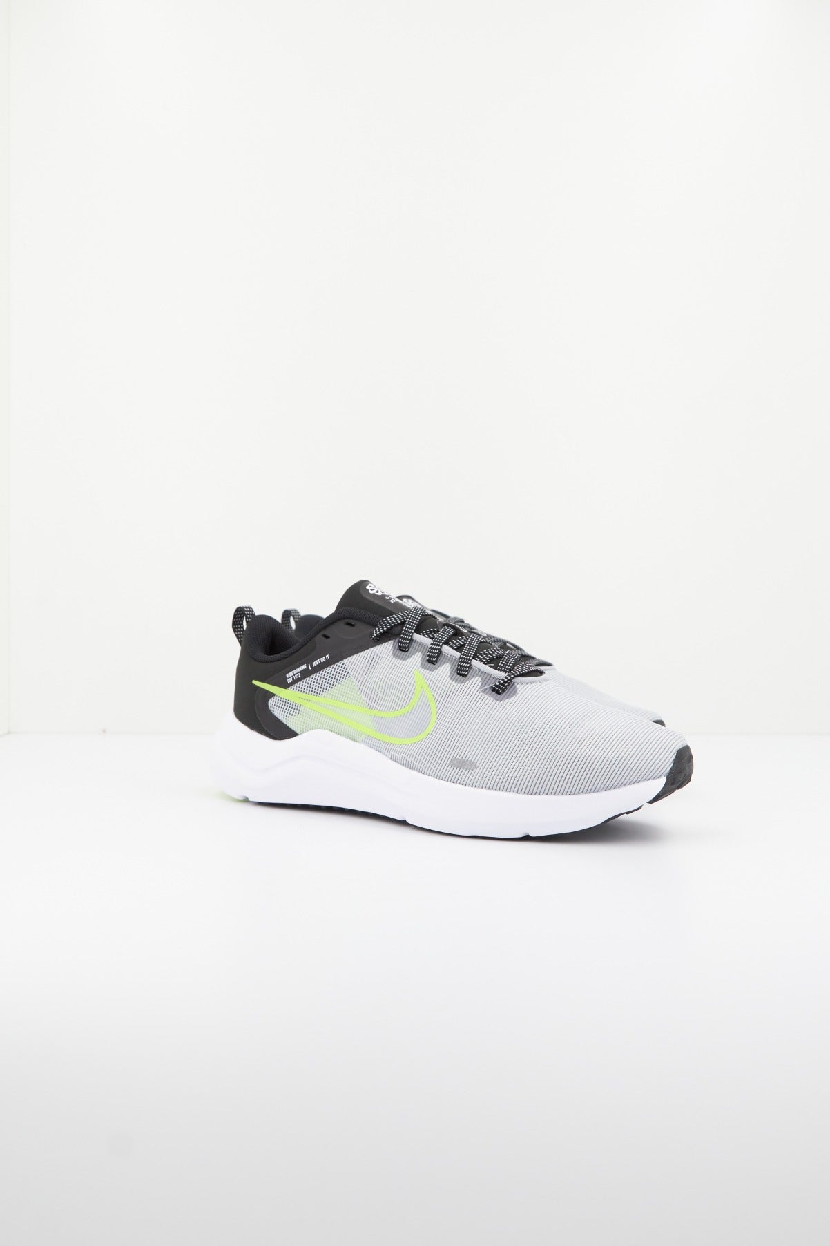 NIKE DOWNSHIFTER  en color GRIS  (2)