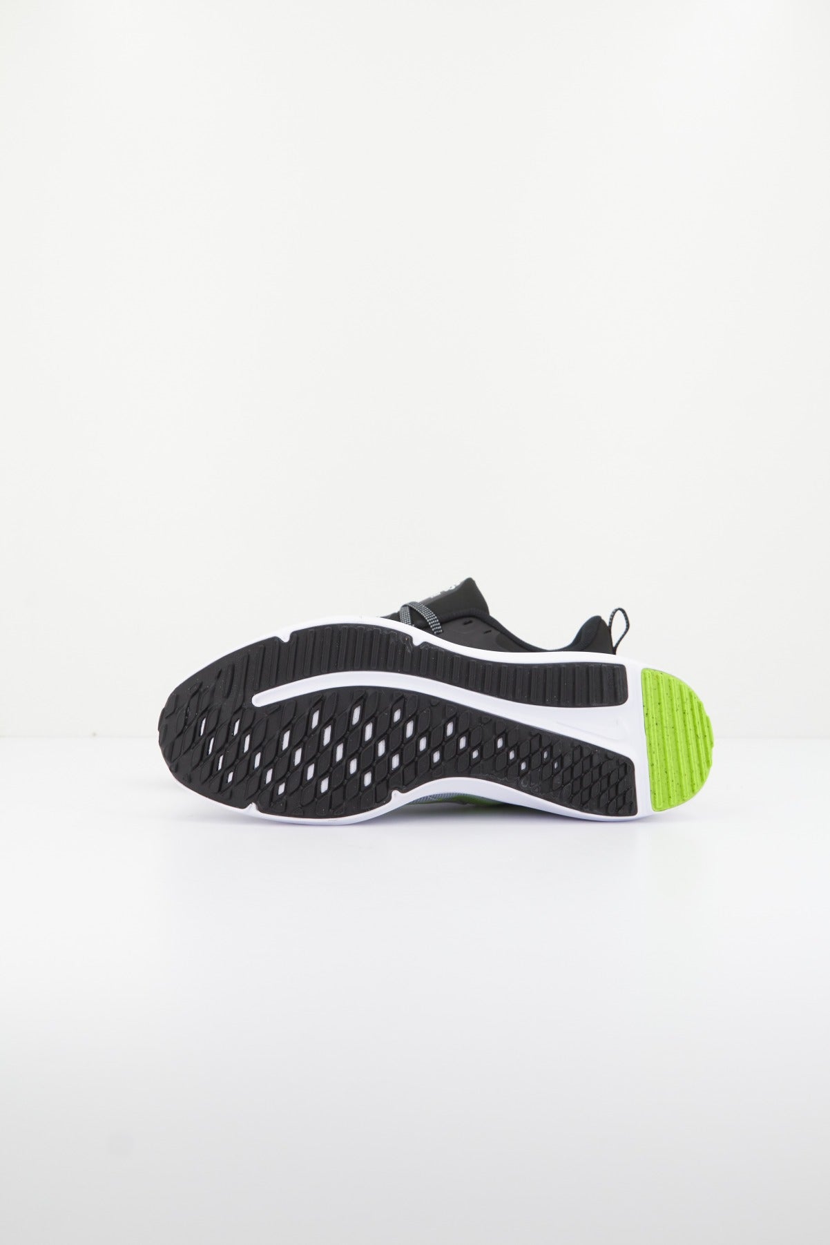 NIKE DOWNSHIFTER  en color GRIS  (4)