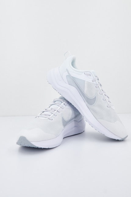 NIKE DOWNSHIFTER  C/O en color BLANCO  (1)