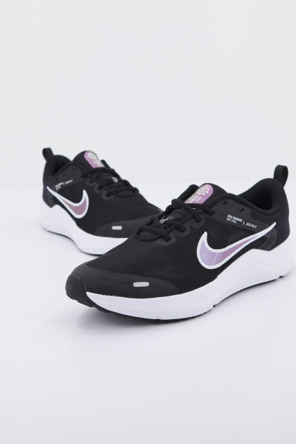 NIKE DOWNSHIFTER  BIG KIDS en color NEGRO  (2)