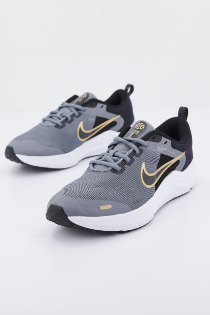 NIKE  DOWNSHIFTER  BIG KIDS en color GRIS  (1)