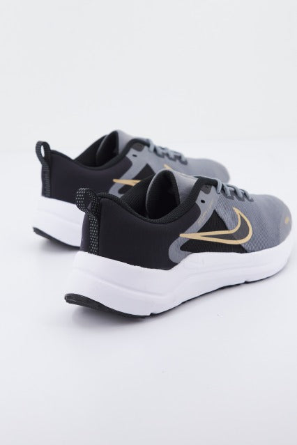 NIKE  DOWNSHIFTER  BIG KIDS en color GRIS  (3)