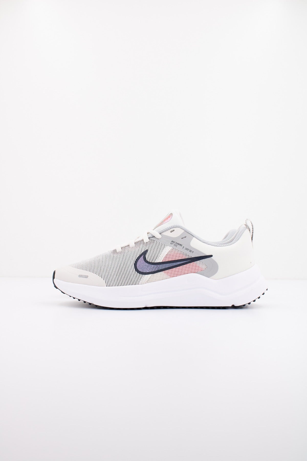 NIKE DOWNSHIFTER  BIG KIDS en color BEIS  (1)