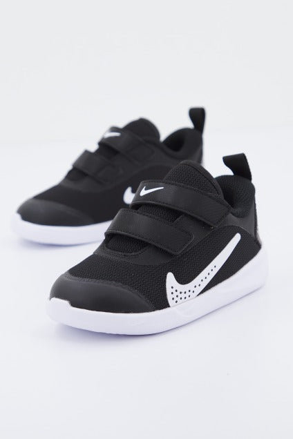 NIKE OMNI MULTI-COURT en color NEGRO  (1)