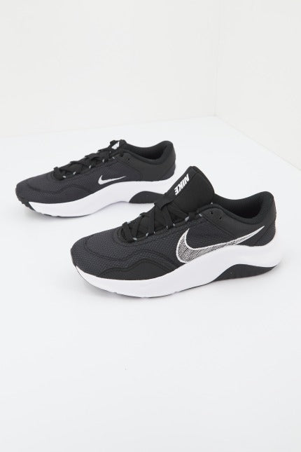 NIKE LEGEND ESSENTIAL  WOME en color NEGRO  (1)