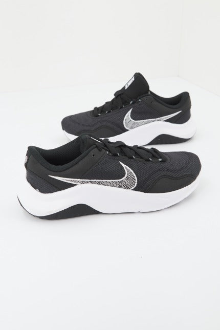 NIKE LEGEND ESSENTIAL  WOME en color NEGRO  (2)