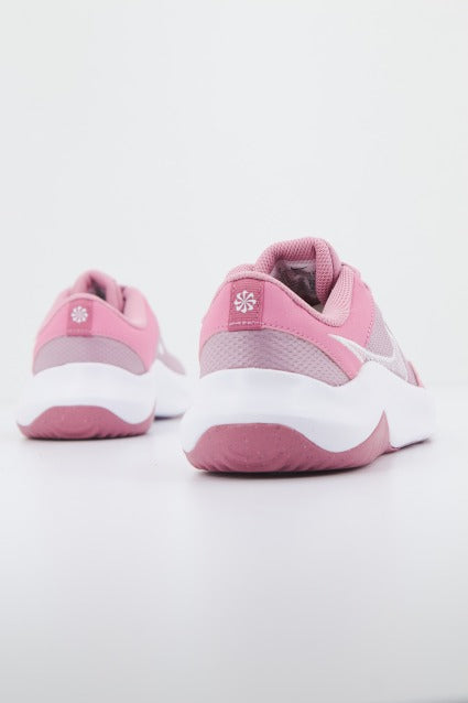 NIKE LEGEND ESSENTIAL  WOME en color ROSA  (3)