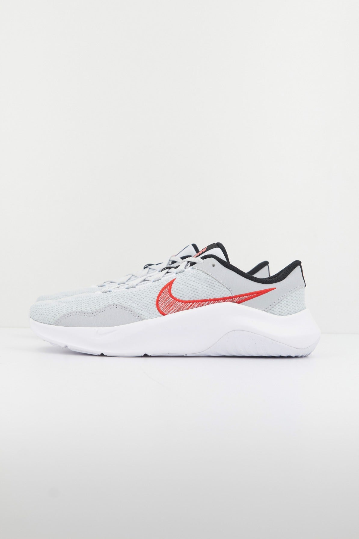 NIKE LEGENS ESSENTIAL NN en color GRIS  (1)