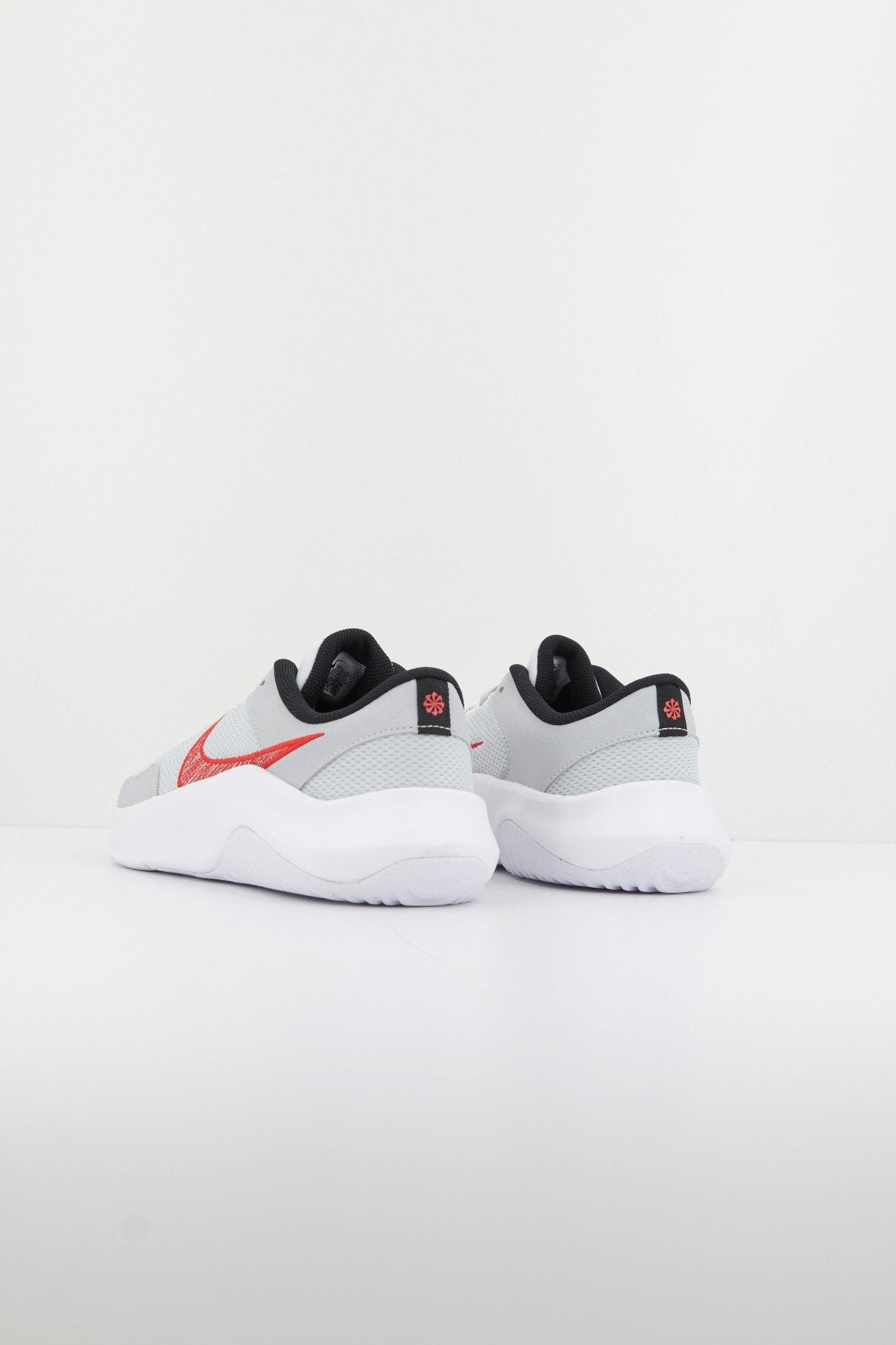 NIKE LEGENS ESSENTIAL NN en color GRIS  (3)