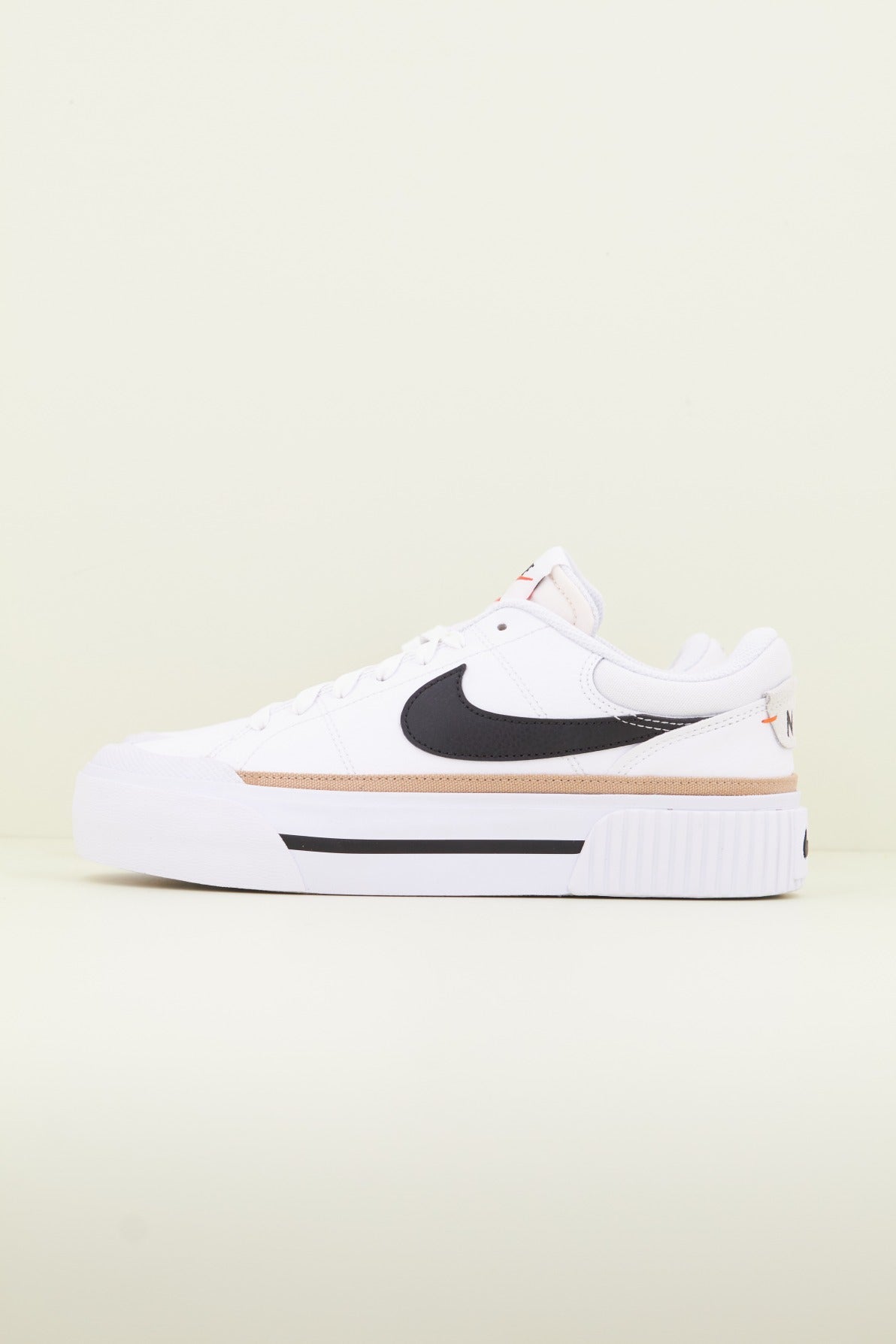 NIKE COURT LEGACY LIFT en color BLANCO  (1)