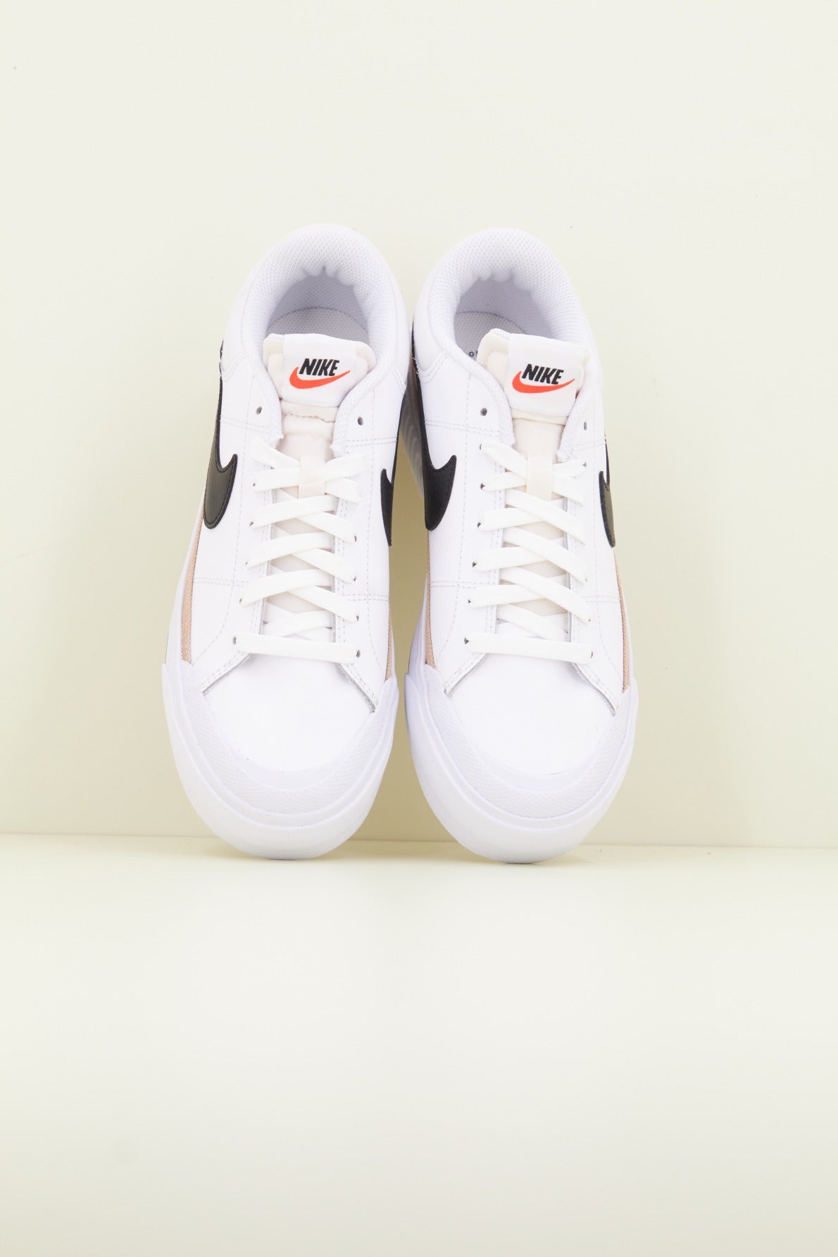 NIKE COURT LEGACY LIFT en color BLANCO  (2)