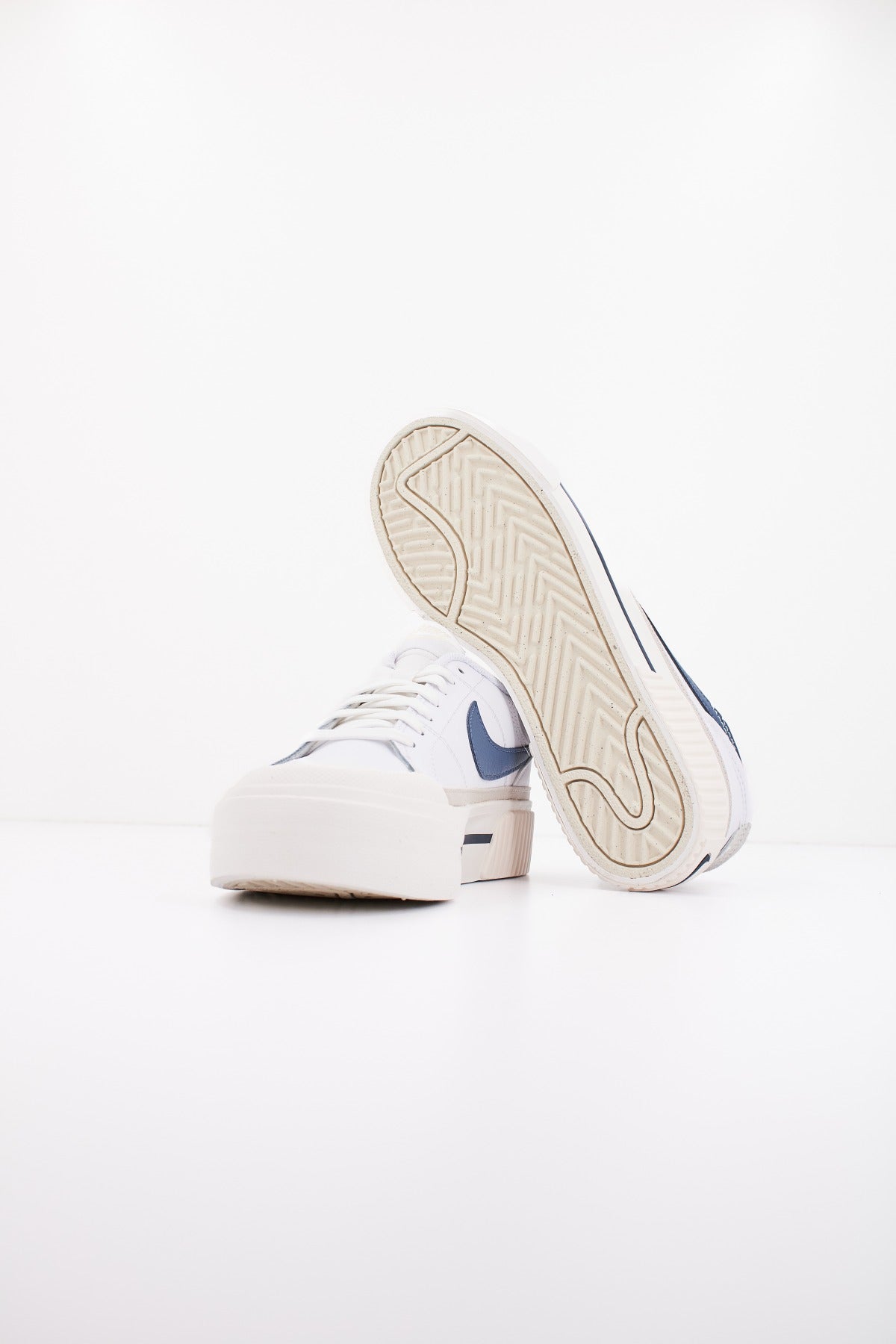 NIKE  COURT LEGACY LIFT en color BLANCO  (4)