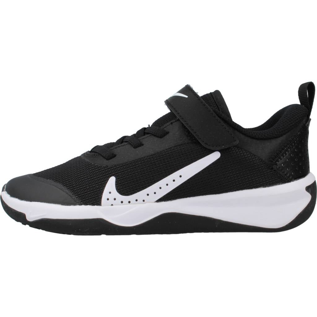 NIKE OMNI LITTLE KIDS' SHOES en color NEGRO  (2)