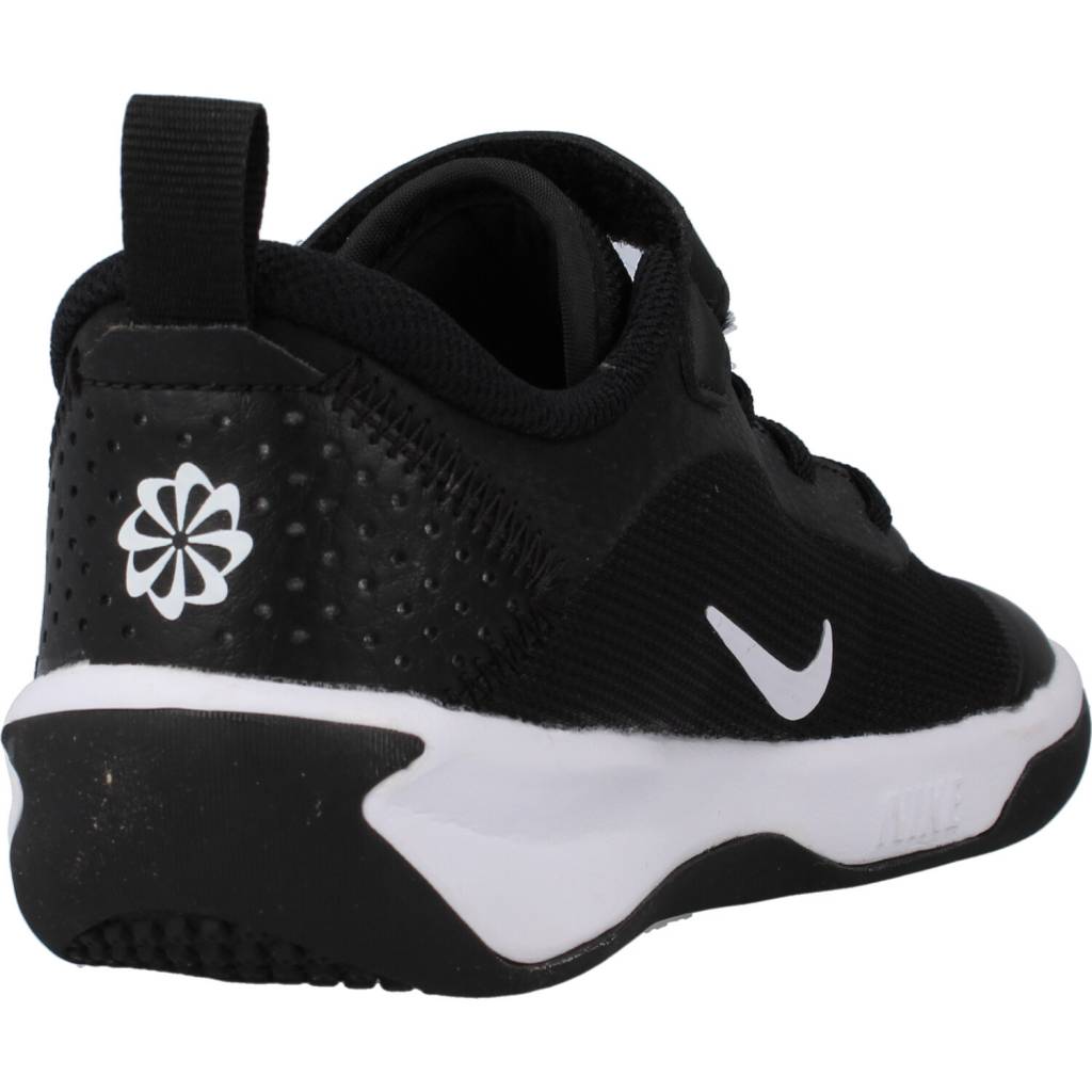 NIKE OMNI LITTLE KIDS' SHOES en color NEGRO  (3)